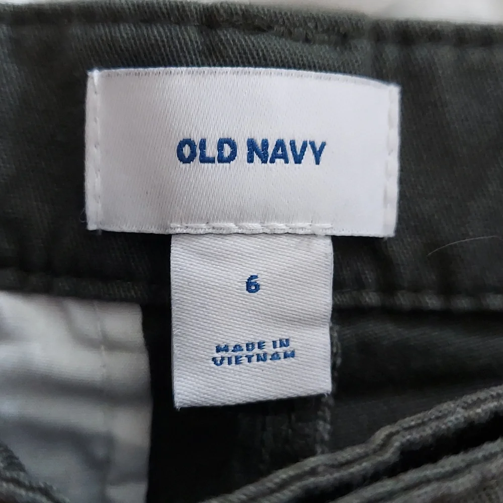 Old Navy Olive Green Boys Built in Flex 